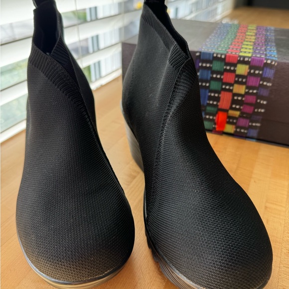 Bernie Mev NWOT booties w/wedge heel - Picture 2 of 4